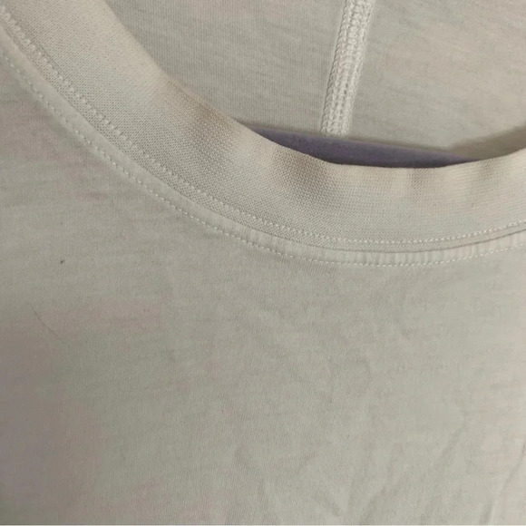 Lululemon White T-Shirt - Picture 5 of 7